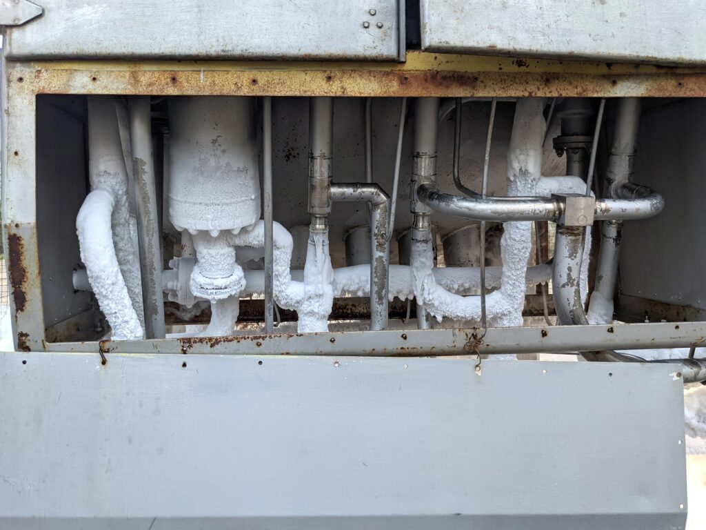 how to tell if pipes are frozen