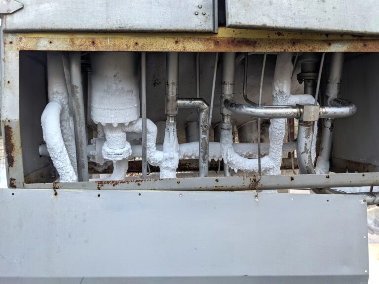 how to tell if pipes are frozen