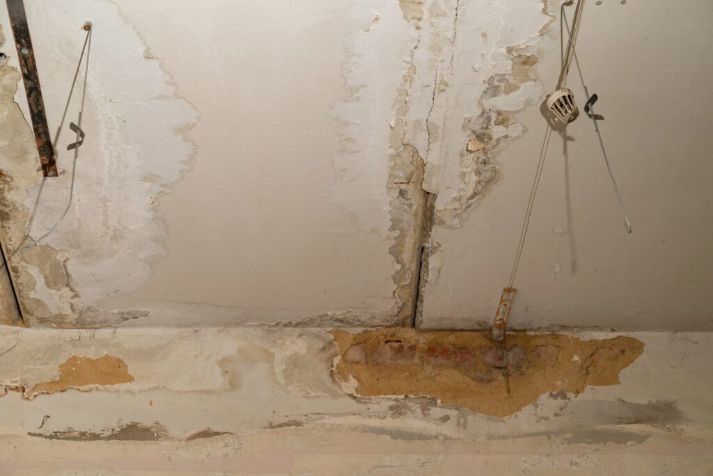 renters insurance cover water damage to wall and ceiling